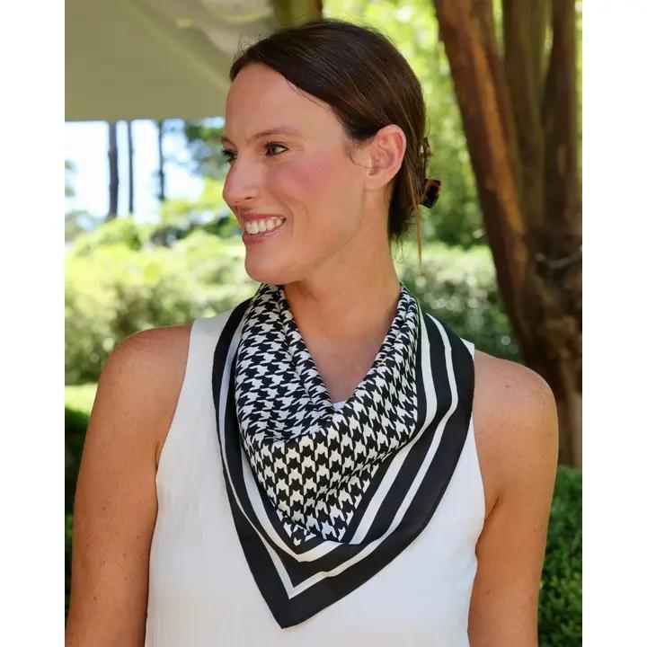 Carlton Houndstooth Scarf Medium