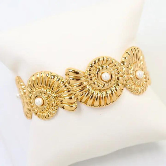 Holly Springs Shell Bracelet
