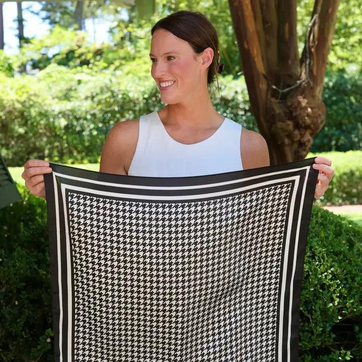 Carlton Houndstooth Scarf Medium