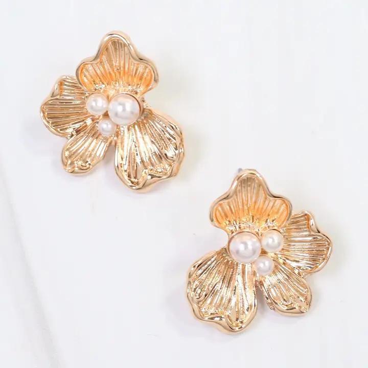 Alice Pearl Flower Earring