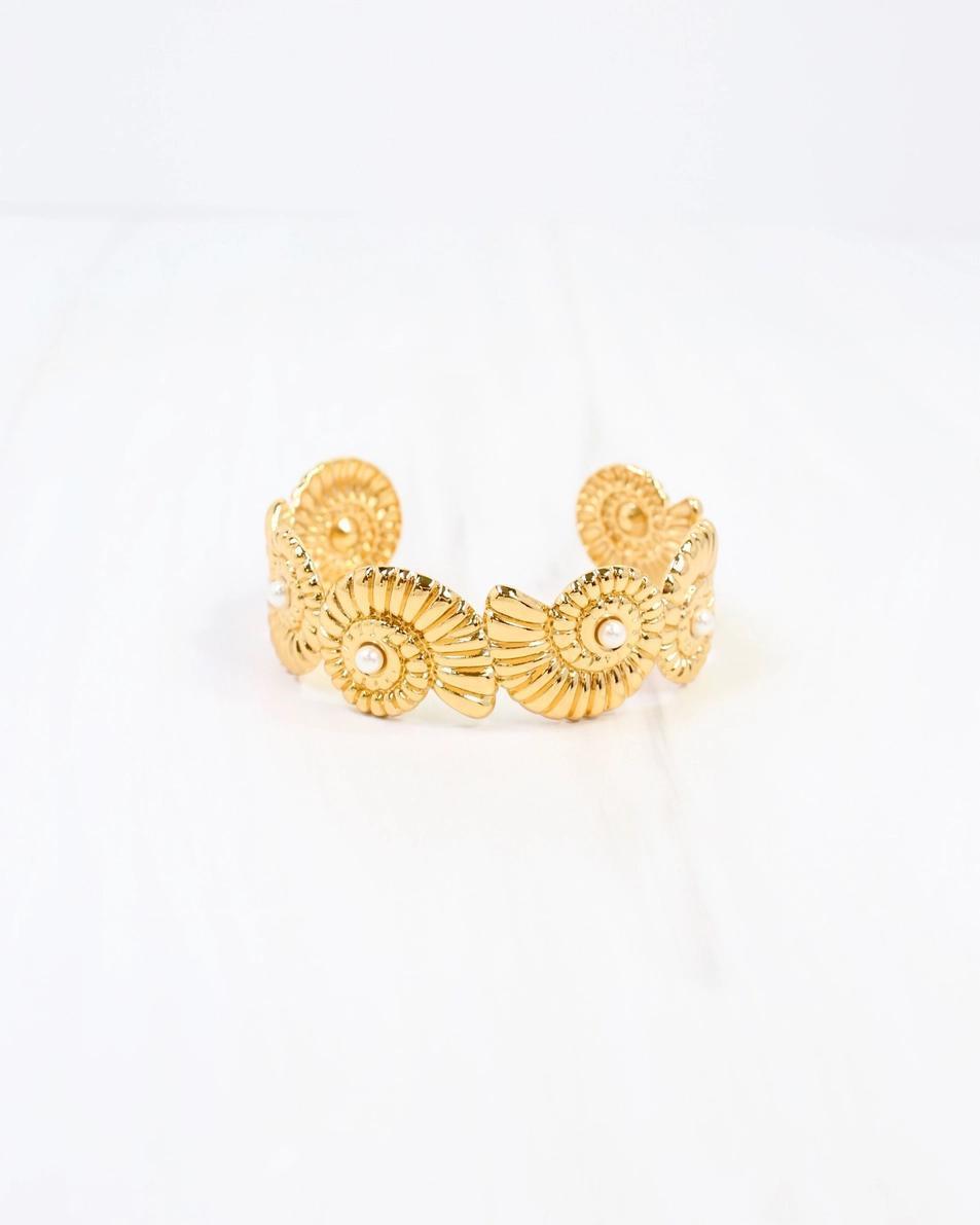 Holly Springs Shell Bracelet